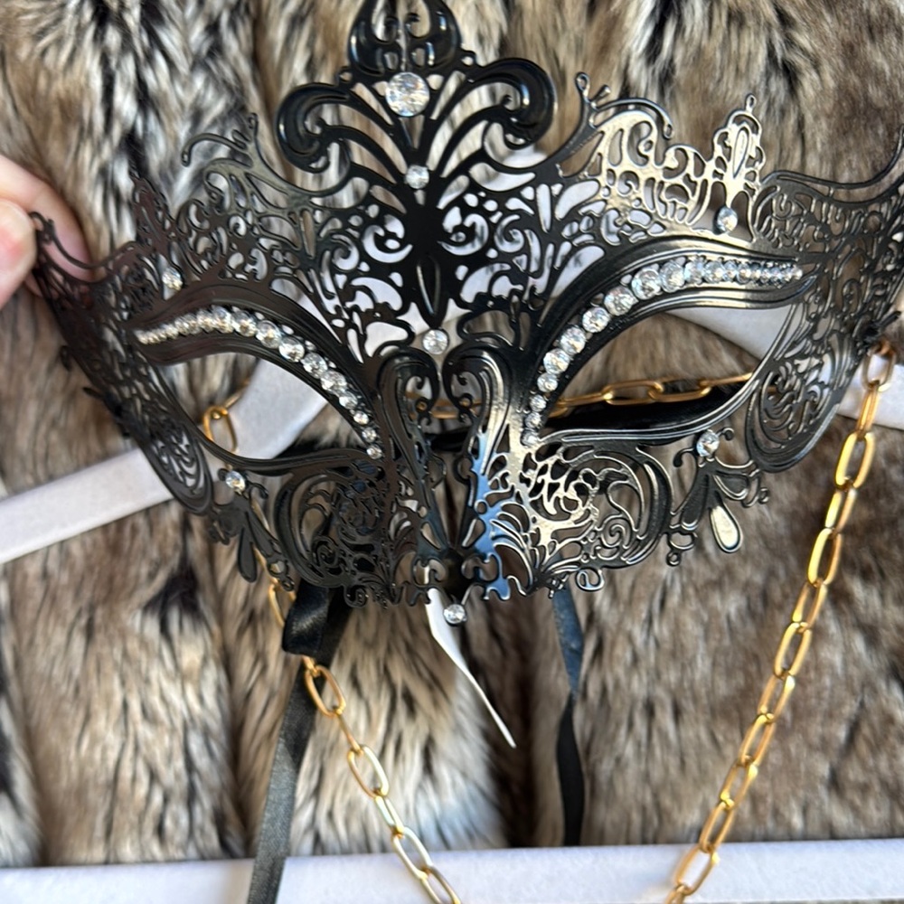 Elegant Black Masquerade Mask